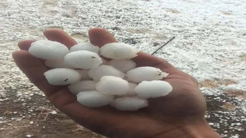 Mardin'de Ceviz Büyüklüğünde Dolu! Hortum Felaketi Kamerada