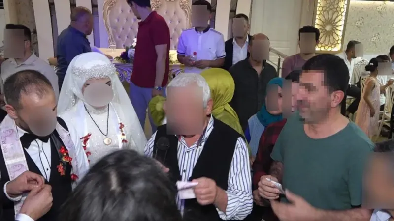 Düğün Hırsızı Kamerada! Pasta Yedi, 100 Bin TL Takı Çaldı!