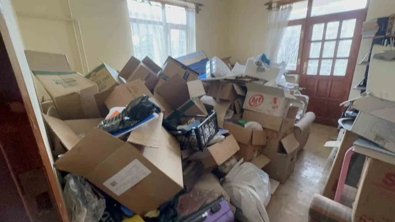 Elazığ'da Çöp Ev Sandılar! İçinden Emekli Pilot Çıktı! Şok Gerçek!