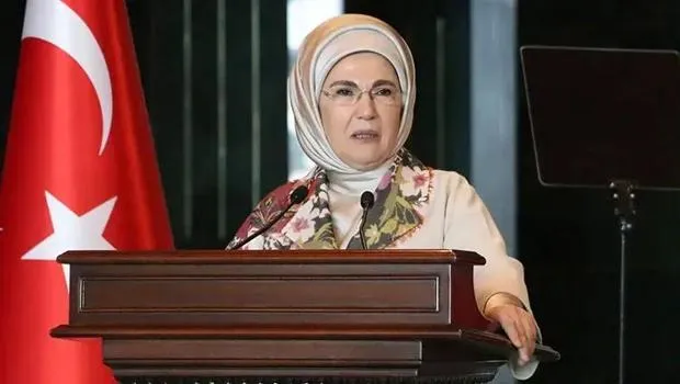 Emine Erdoğan'dan Ebeler Günü Mesajı: Sağlığın Kahramanları!