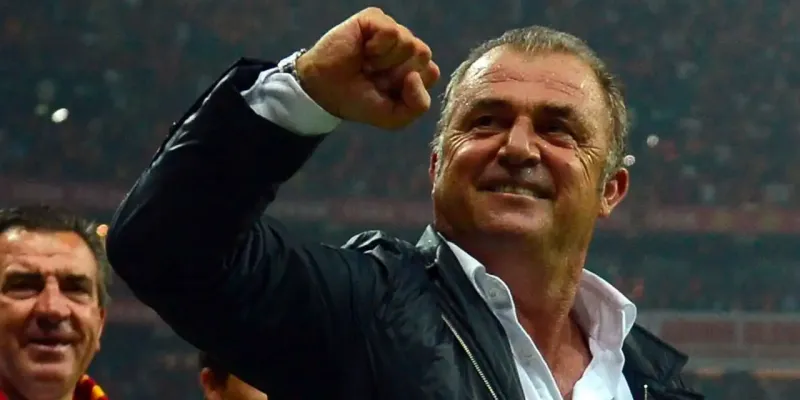Fatih Terim'den Şampiyonluk Kutlaması! O Bayrağı Astı!