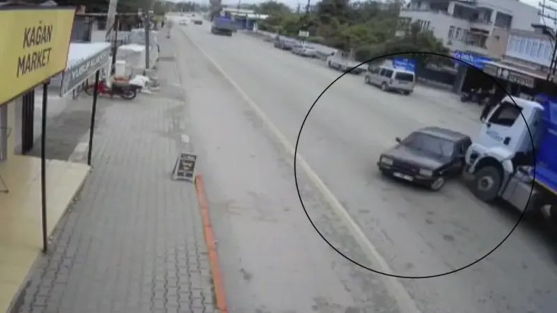 Hafriyat Kamyonu Otomobili Oyuncak Gibi Sürükledi! Şok Anlar!