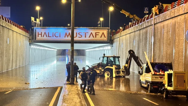 Kayseri'de Şiddetli Yağış Alarmı! Alt Geçitler Göle Döndü