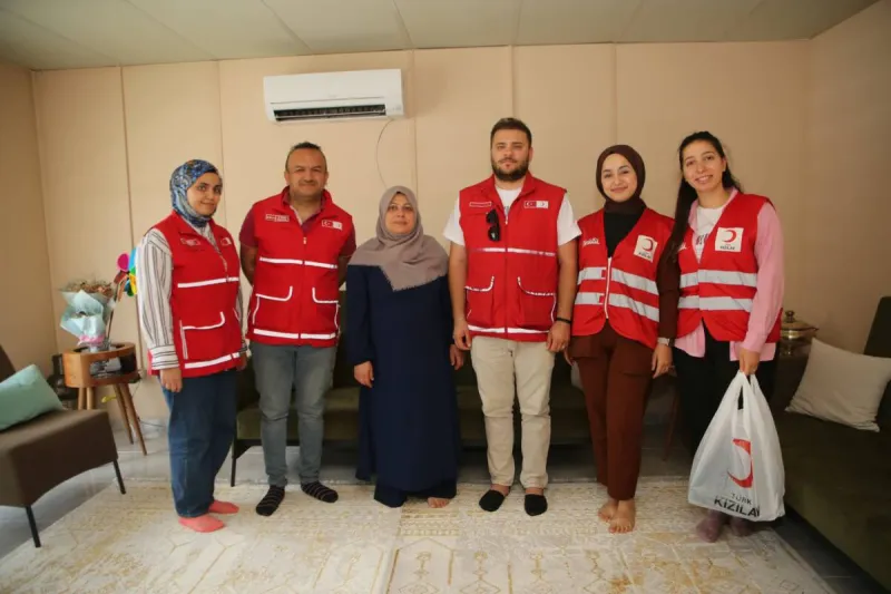 Kızılay'dan Depremzede Anneler İçin Anlamlı Ziyaret! Gözyaşları Sel Oldu
