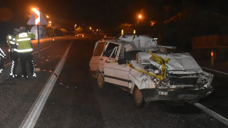Mersin'de Feci Kaza! Tır Otomobili Ezdi, Sürücü Can Verdi