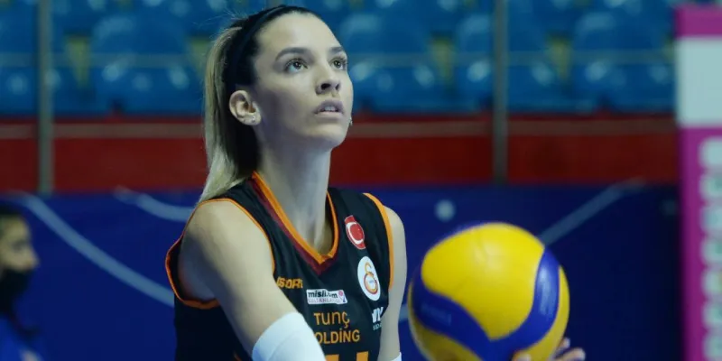 Milli Voleybolcu Alexia'dan Sevgiliye Duygusal Koşuş!