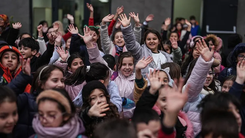 Ara Tatil Bitti! Öğrenciler Bugün Ders Başı Yapıyor!