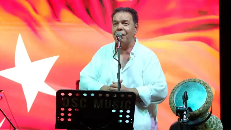 Balık Ayhan Hayatını Kaybetti! Roman Müziği Yasta