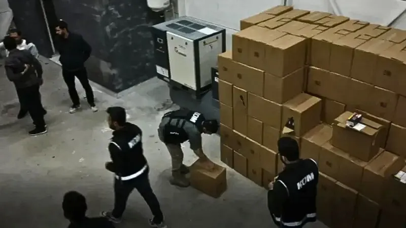 Sakarya'da Şok Baskın! Milyonlarca Kaçak Makaron Ele Geçirildi!