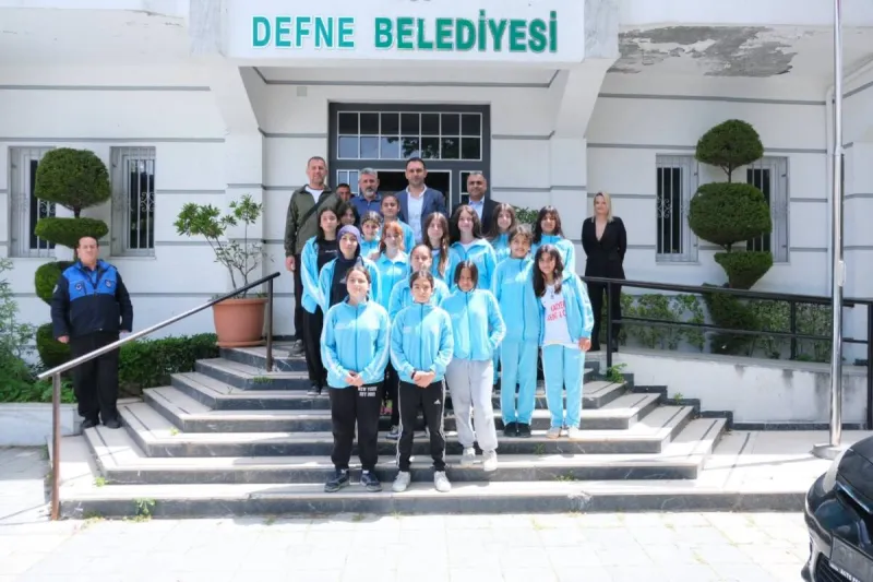 Şampiyon Kızlardan Başkan Özgün'e Ziyaret! Sırrı Ne?