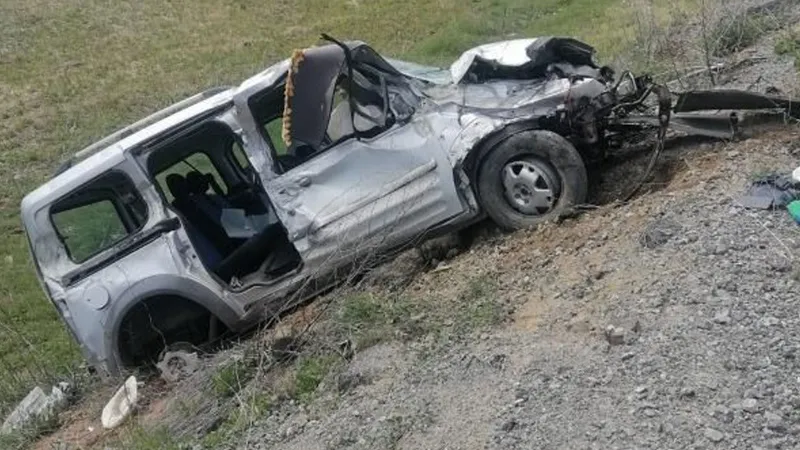 Sivas'ta Korkunç Kaza: Şarampole Yuvarlanan Sürücü Hayatını Kaybetti!