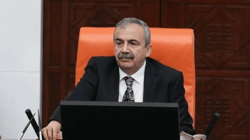 Sırrı Süreyya Önder'e Ne Oldu? Kalp Krizi Sonrası Kritik Ameliyat!