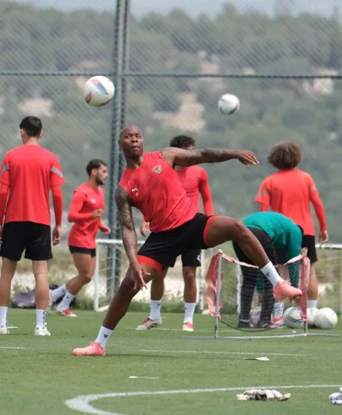 Hatayspor'da Forvet Şoku! Aboubakar Gitti, Goller Kime Emanet?