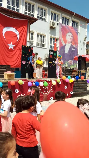Turunçlu'da 23 Nisan Sevinci: Öğretmenlerden Unutulmaz Bayram!