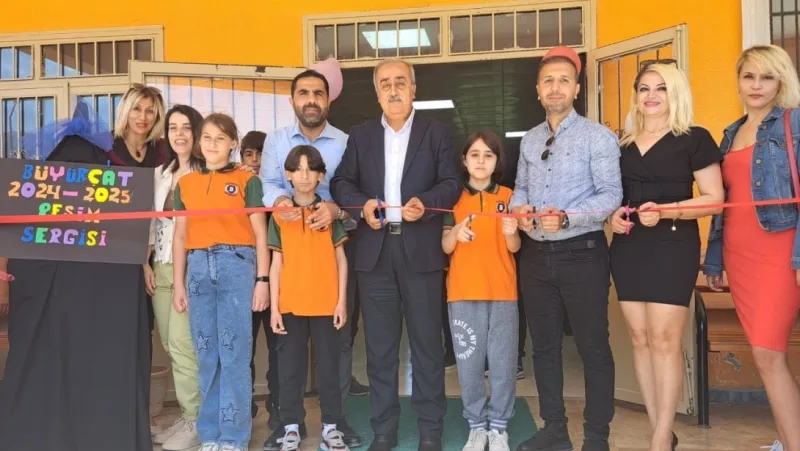 Ufuk Çizgisinden Öteye: Öğrenci Sergisi Göz Kamaştırdı!