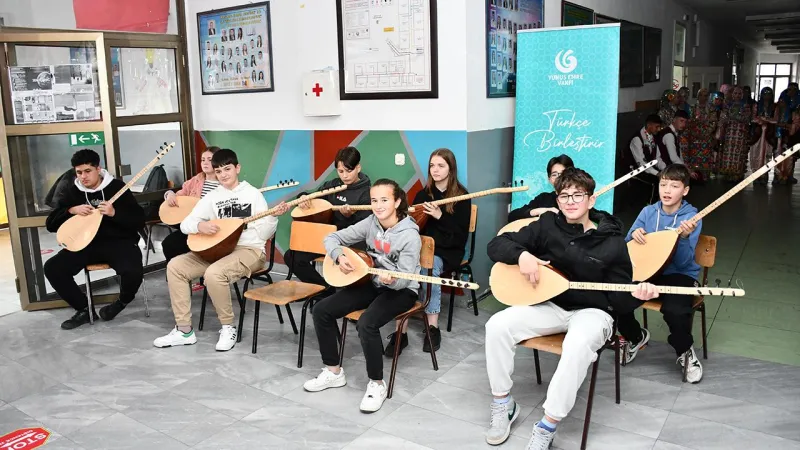 Üsküp Yunus Emre Enstitüsü Merkez Jupa'da bağlama kursu başlattı