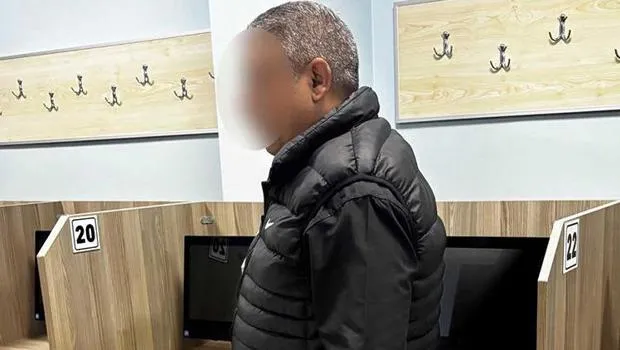 Ehliyet Sınavında Şok! Kulağındaki Düzenek Hastanede Çıkarıldı!