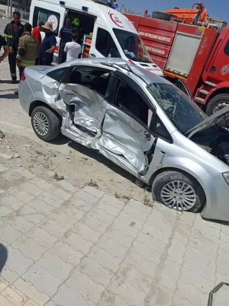 Antakya'da Feci Kaza! Araçlar Tanınmaz Hale Geldi!