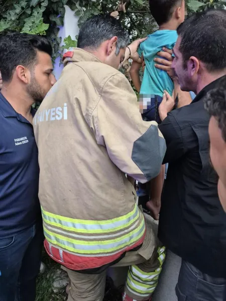 Korkuluk Kabusu! Çocuk İskenderun'da Demir Kapanına Kısıldı!