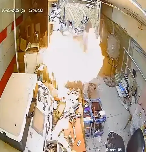 Patlayan Telefon Korkuttu, Soğukkanlı Müdahale Yangını Önledi