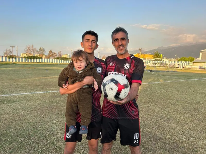 Sahada bir ilk: Baba ve oğul aynı takımda