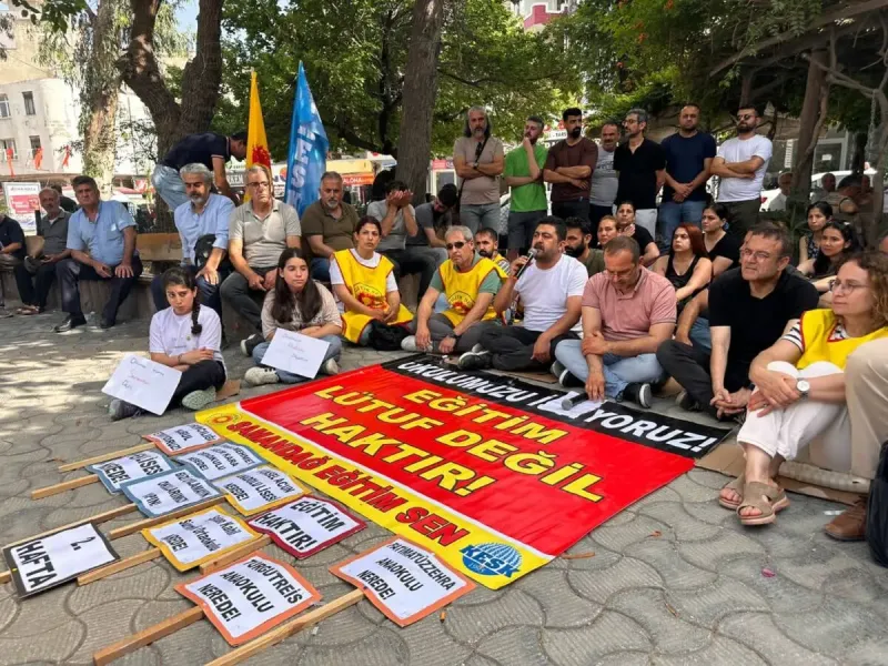 Samandağ’da binlerce öğrenci okullarını geri istiyor
