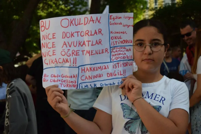 Samandağ’da Eğitim Alarmı: Yıkılan okullar yerine yenisi yok!