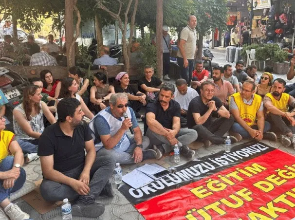 Samandağ’da eğitim krizi: ‘Bir çivi bile çakılmadı!’