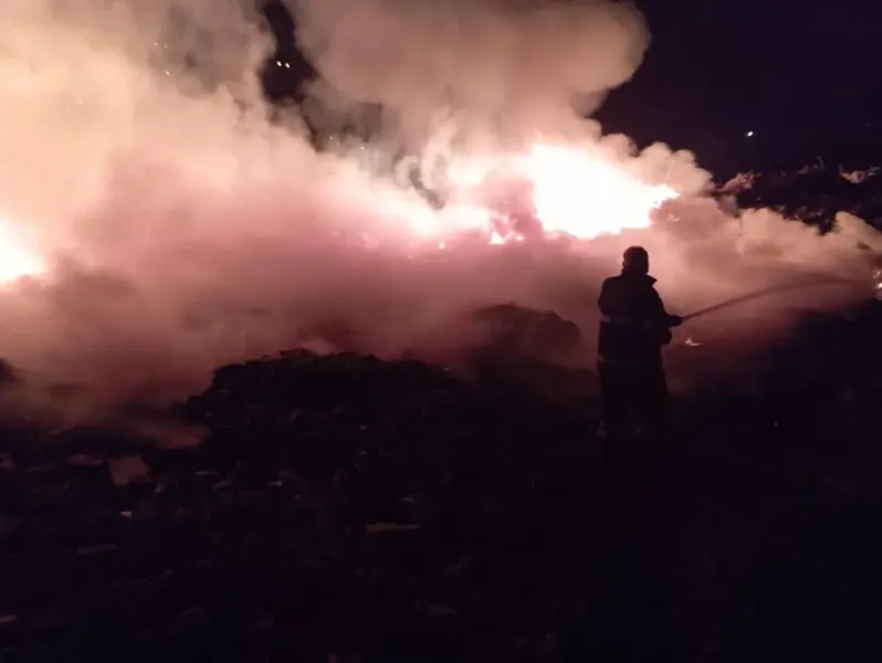 Samandağ’daki çöplük alanda çıkan yangın korkuttu