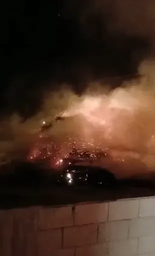 Samanlık alevlere teslim oldu, itfaiye zamanında yetişti
