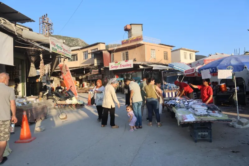Tarihi Uzun Çarşı’da Son Bayram