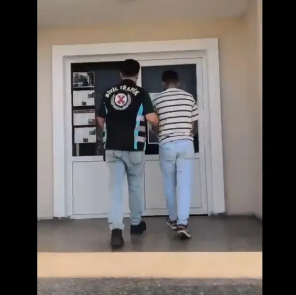 Motosiklet Sürücüsüne Şok Ceza! Trafikte Akrobatik Hareketin Bedeli Ağır Oldu