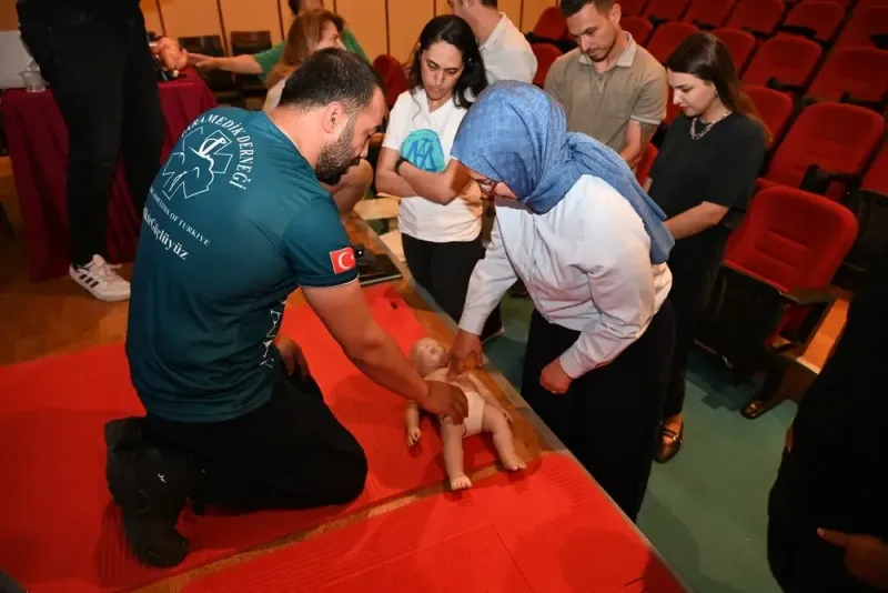 Üniversite Çalışanlarına Temel İlk Yardım Eğitimi Verildi