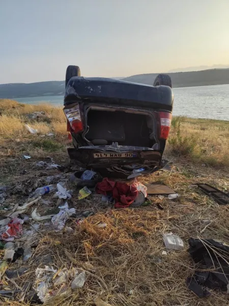 Yarseli Barajı yolunda kaza: Araç şarampole uçtu
