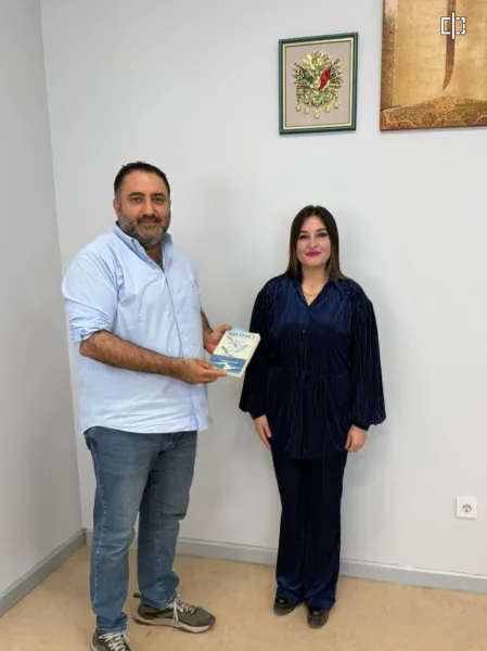 Yazar Meltem Yuvarlak’tan Başhekime Anlamlı Hediye