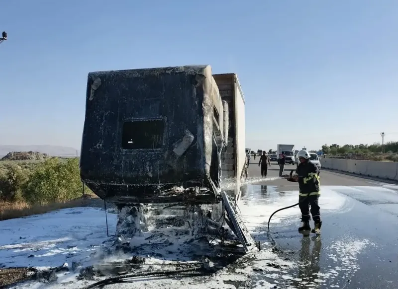 Hatay'da Tır Alev Alev Yandı! İşte Yangının Nedeni